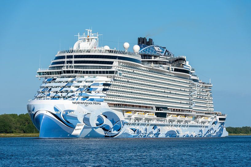 Cruise ship Norwegian Prima by Arthur Bruinen