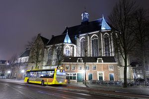 Janskerk in Utrecht  met een streekbus van Donker Utrecht