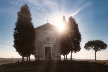 De Cappella della Madonna di Vitaleta tijdens zonsopkomst sur Roy Poots