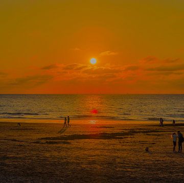 Zonsondergang in zee