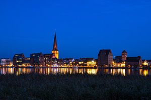 Blick über die Warnow auf die Hansestadt Rostock