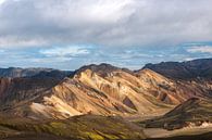 Landmannalaugar door de zon gestreeld von Gerry van Roosmalen Miniaturansicht