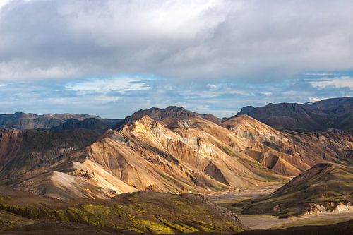 Landmannalaugar door de zon gestreeld