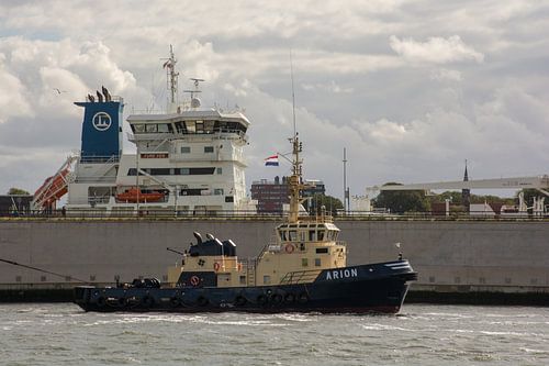 Sleepboot Arion bij de Noordersluis IJmuiden.