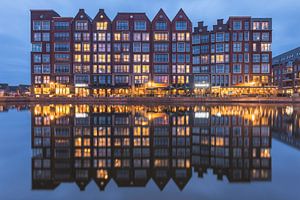 Als de avond valt in Alkmaar van Tristan Lavender