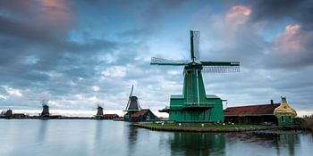 Windmühle auf der Zaanse Schans bei Sonnenaufgang