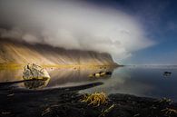 Vestrahorn in de wolken (Stokksnes, IJsland) van Edwin van Wijk thumbnail