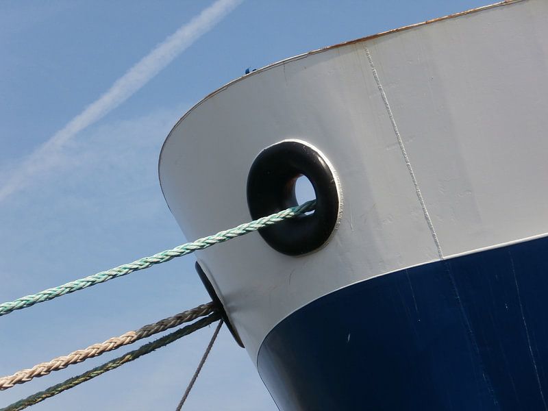 Schip aan de lijn by Jon Houkes
