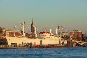 Dampfer Cap San Diego mit Elbe , Hamburg