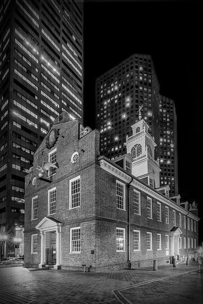 BOSTON Old State House bei Nacht | Monochrom von Melanie Viola