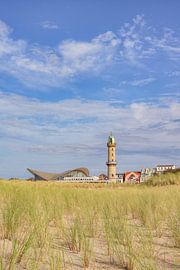 Teepott und Leuchtturm Warnemünde von Michael Valjak