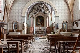 oud vervallen kerkje van Elly de Vries