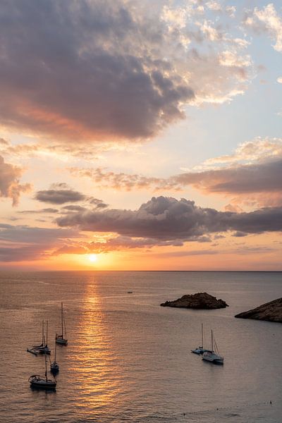 Sonnenuntergang Cala d'hort Ibiza, Es Vedra, September 2021 von Danielle Bosschaart