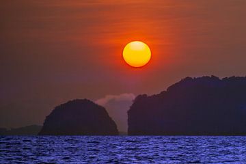 Sunset on the beach of Krabi (Thailand) by t.ART