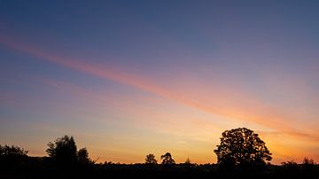 De eerste kleuren in de lucht voor zonsopkomst