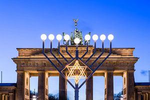 Brandenburger Tor und Chanukkaleuchter