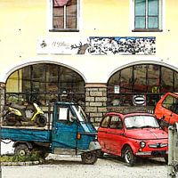 Oude Italiaanse auto`s en een scooter in italië