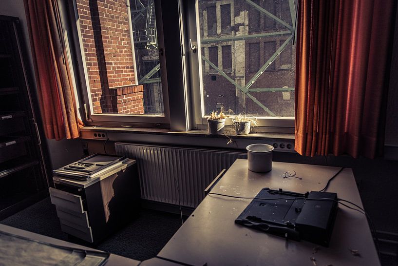 deserted office by Franziska Pfeiffer