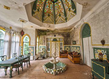 woonkamer in verlaten villa van Ivana Luijten