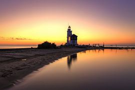 Marken-Leuchtturm bei Sonnenaufgang