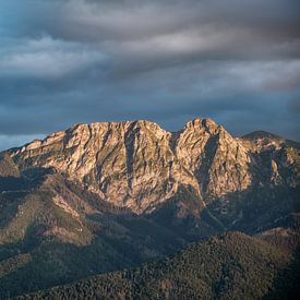 Last light in the mountains. by Jesper Drenth Fotografie