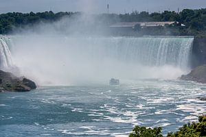 Rondvaartboot bij de Niagara watervallen sur Stephan Neven