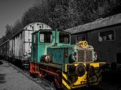 Abgelaufene Zuglokomotive in Farbe und Schwarzweiß von Art By Dominic Miniaturansicht