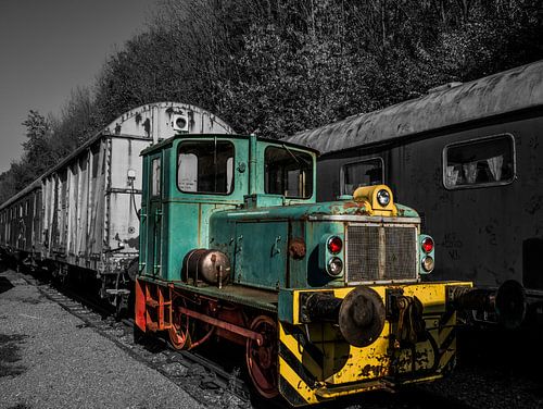 Vervallen Trein Locomotief in Kleur en Zwart-Wit