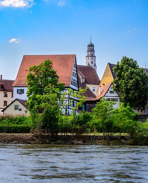 Uitzicht over de Donau naar het oude stadscentrum van Lauingen van ManfredFotos