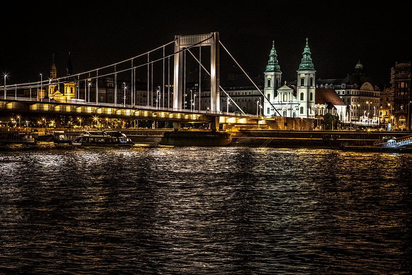 Elisabeth Bridge in Budapest at night with the parish church on the Danube by Eric van Nieuwland