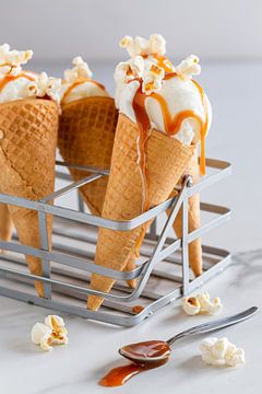 Crème glacée au pop-corn au caramel salé l Photographie culinaire sur Lizzy Komen