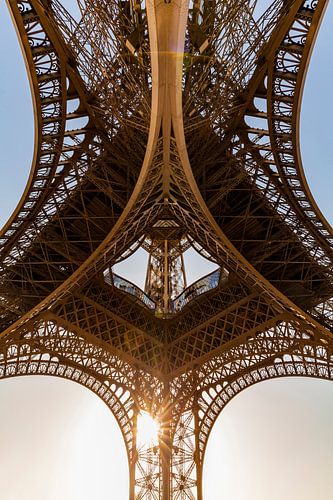 Eiffeltoren in Parijs bij zonsondergang