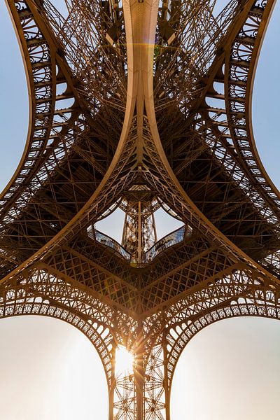 Eiffeltoren in Parijs bij zonsondergang van Werner Dieterich