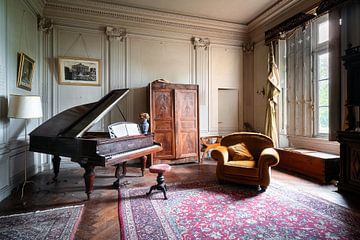 Verlaten Piano in Kasteel. van Roman Robroek - Foto's van Verlaten Gebouwen