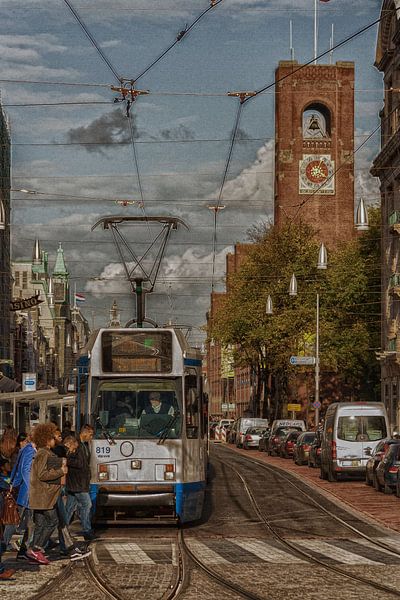 Tram stopt voor de mensen @ Amsterdam - NL van Elmar Marijn Roeper