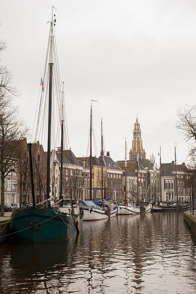 Zeilschepen in de gracht van de Hoge der A in Groningen. van Harry Kors
