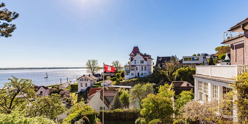 Blick von Hamburg-Blankenese auf die Elbe von Werner Dieterich