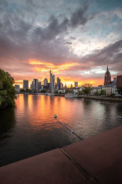 Zonsondergang Frankfurt am Main van Fotos by Jan Wehnert