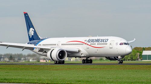 Atterrissage d'un Boeing 787-9 Dreamliner d'AeroMéxico.
