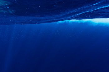 Sunburst after speedboat passing by