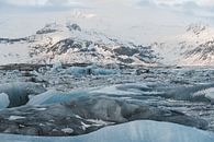 Ochtend in Glacier Lagoon, Ijsland van Michiel Dros thumbnail