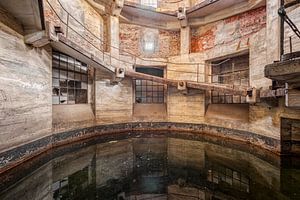 Lost Place - Treppenaufgang in einer Industrieanlage