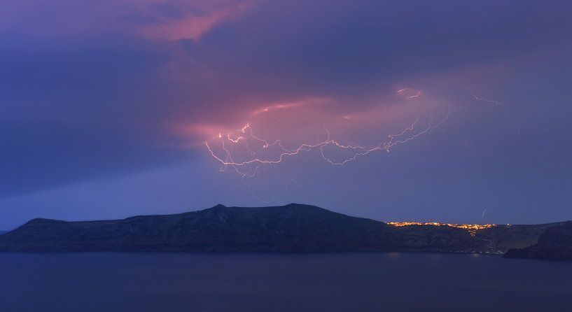Gewitter und Blitz über Therasia, Santorin von Henk Meijer Photography