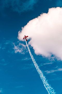 stuntvliegen tussen de wolken 1 van Younes Deraedt