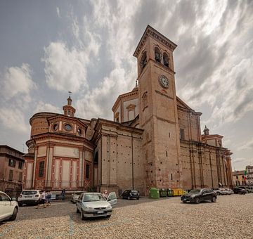 Duomo di Voghera, Piemont, Italie van Joost Adriaanse