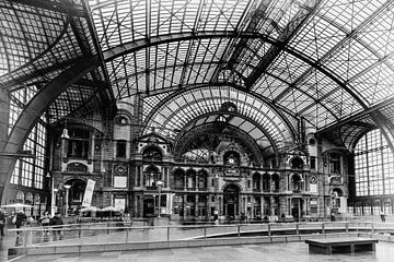 Antwerp railway station by Rob Boon