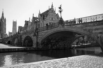 Brücke in Gent in schwarz und weiß