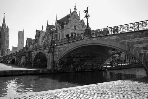 Brücke in Gent in schwarz und weiß