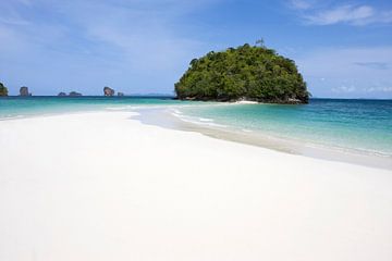 Onbewoond eiland, Tup Island in het zuiden van Thailand van Melissa Peltenburg