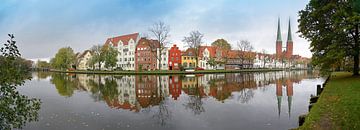 Stadslandschap, oude stad van Luebeck in Duitsland, weids uitzicht vanuit de beroemde Malerwinkel, d van Maren Winter